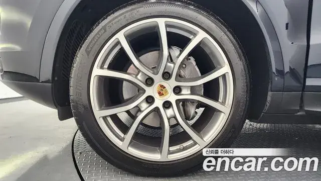Porsche Cayenne 2019 — Фото 5/20