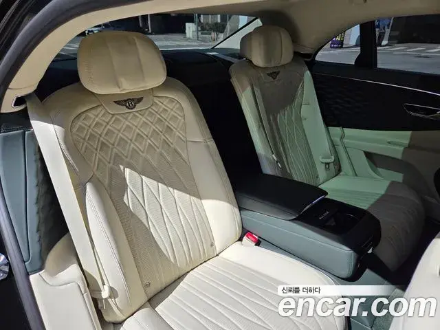 Bentley Flying Spur 2021 — ფოტო 16/20