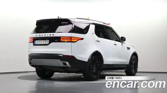 Land Rover Discovery 5 2018 — Photo 11/20