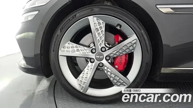 Genesis Electrified G80 2022 — Photo 4/20