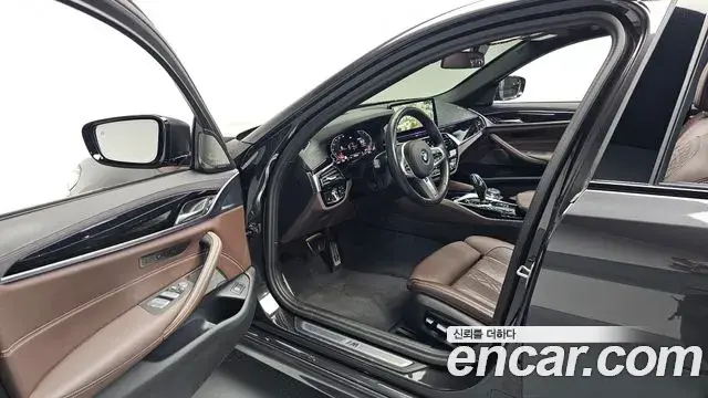 BMW 5 Series 2023 — Photo 9/20