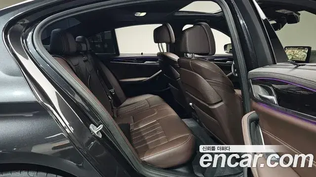 BMW 5 Series 2023 — Photo 11/20