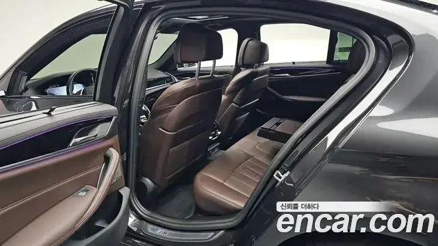 BMW 5 Series 2023 — Photo 12/20