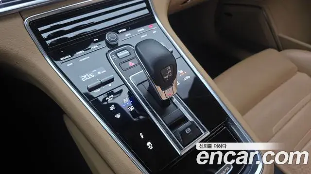 Porsche Panamera 2021 — Фото 9/20