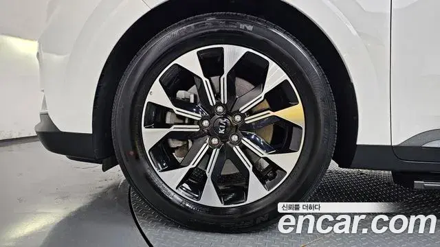 Kia Carnival 2021 — Photo 5/20
