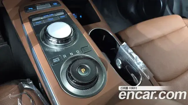 Genesis GV70 2021 — ფოტო 16/30