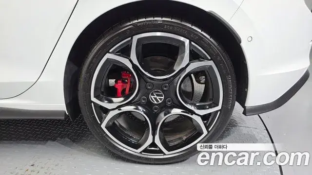 Volkswagen Golf 2025 — ფოტო 7/30