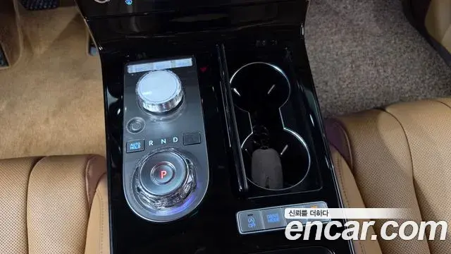Genesis Electrified G80 2024 — Photo 9/20