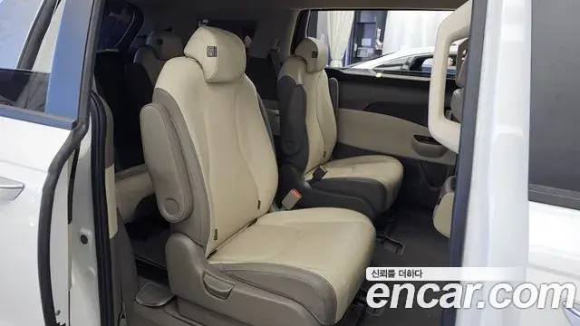 Kia Carnival 2021 — Photo 12/20