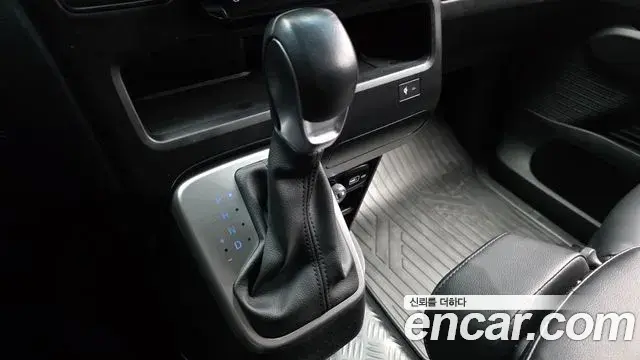 Hyundai Staria 2021 — Фото 9/20