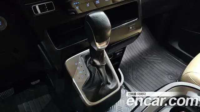 Hyundai Staria 2022 — Фото 7/20