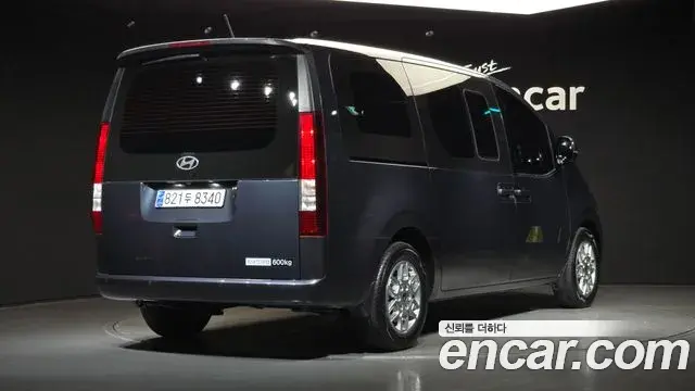 Hyundai Staria 2024 — Photo 2/20