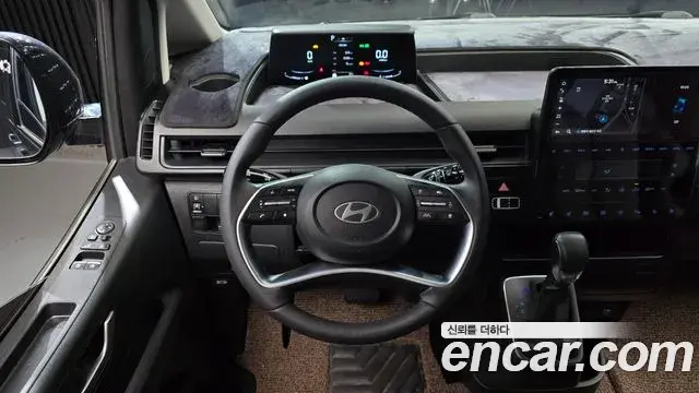 Hyundai Staria 2024 — Photo 13/20