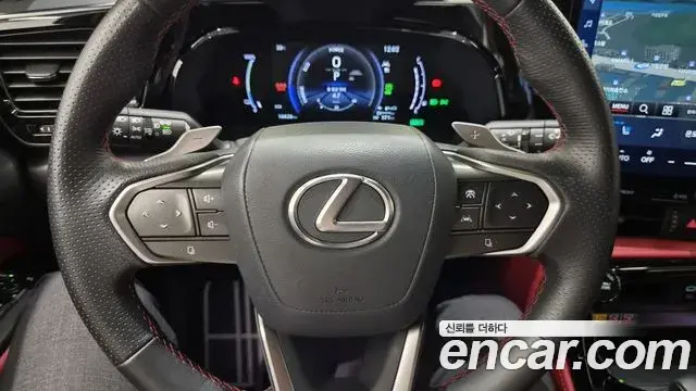 Lexus NX450h+ 2025 — Photo 17/20