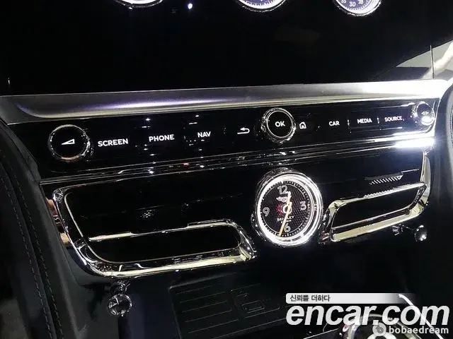 Bentley Flying Spur 2024 — ფოტო 8/20