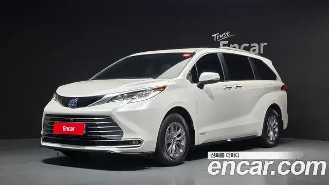 Toyota Sienna 2021 — Photo 1/20