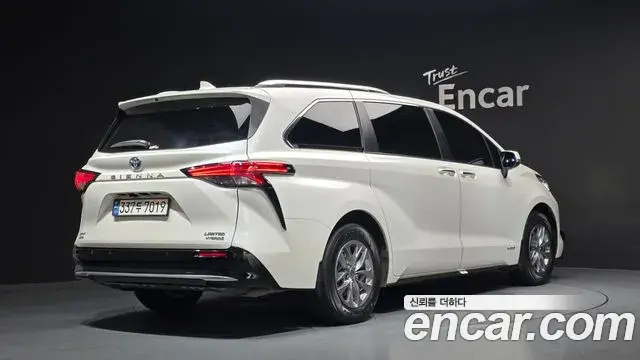 Toyota Sienna 2021 — Photo 2/20