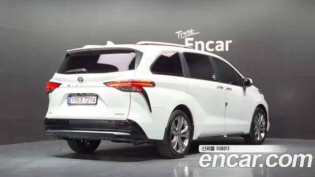 Toyota Sienna 2026 — Photo 2/20