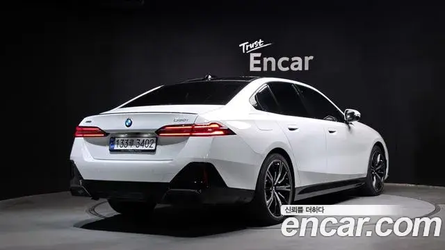 BMW 5 Series 2025 — Photo 2/20