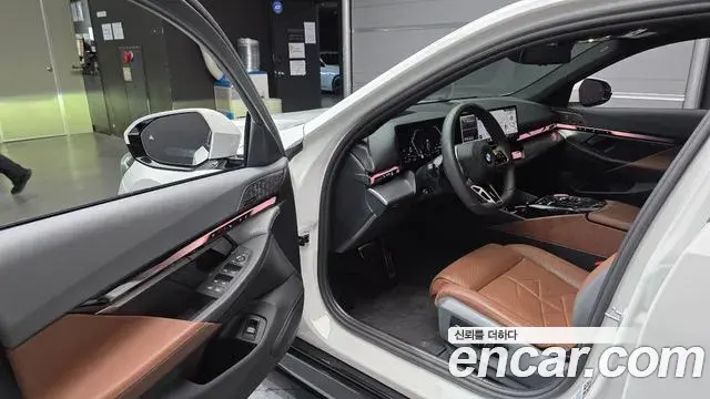 BMW 5 Series 2025 — Photo 10/20