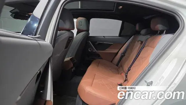 BMW 5 Series 2025 — Photo 12/20