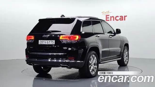 Jeep Grand Cherokee 2019 — Photo 2/20