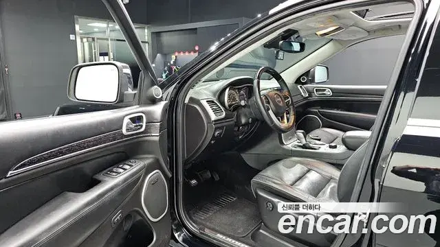 Jeep Grand Cherokee 2019 — Photo 10/20