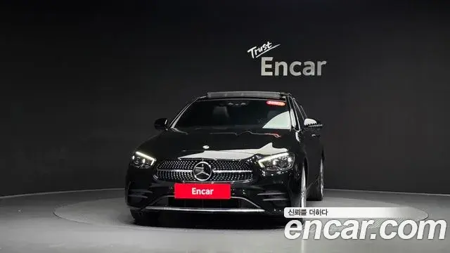Mercedes-Benz E-Class 2022 — Photo 3/20