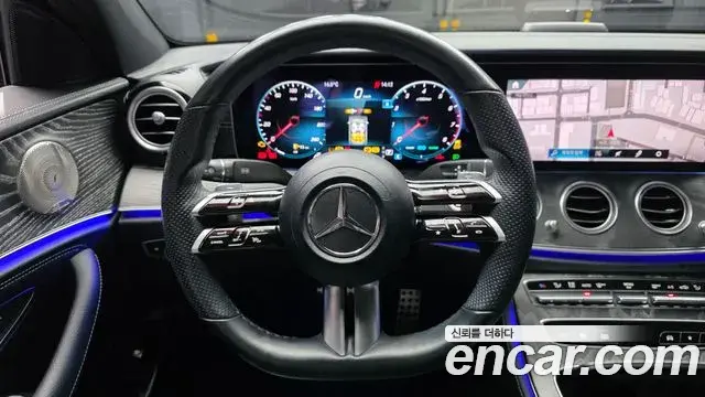 Mercedes-Benz E-Class 2022 — Photo 13/20