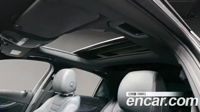 Mercedes-Benz E-Class 2022 — Photo 19/20