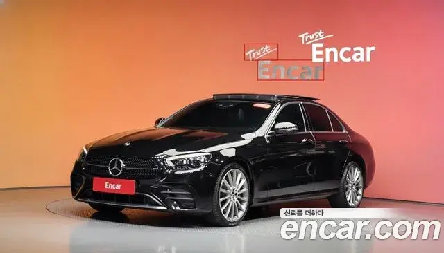 Mercedes-Benz E-Class 2022 — Photo 1/20