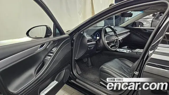 Genesis Electrified G80 2022 — Photo 10/20