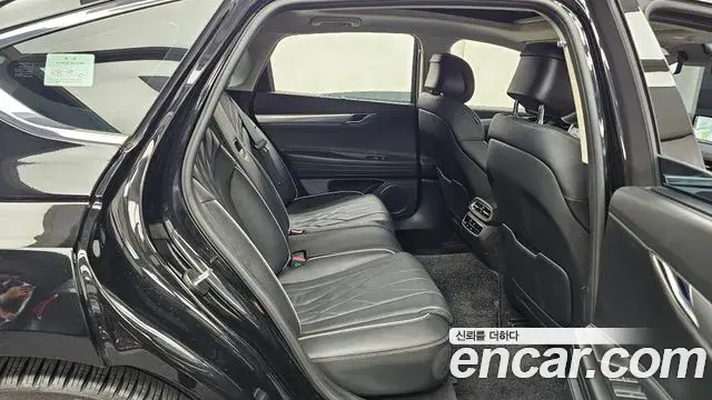 Genesis Electrified G80 2022 — Photo 11/20