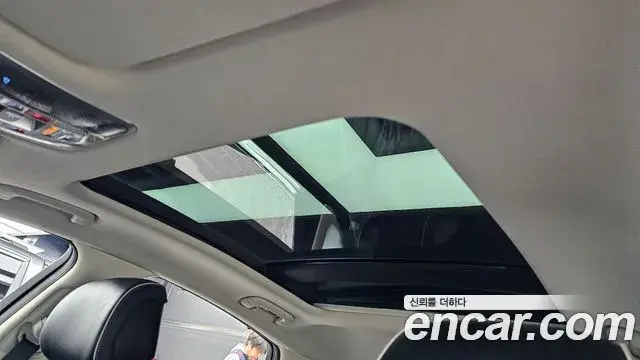 Genesis Electrified G80 2022 — Photo 16/20