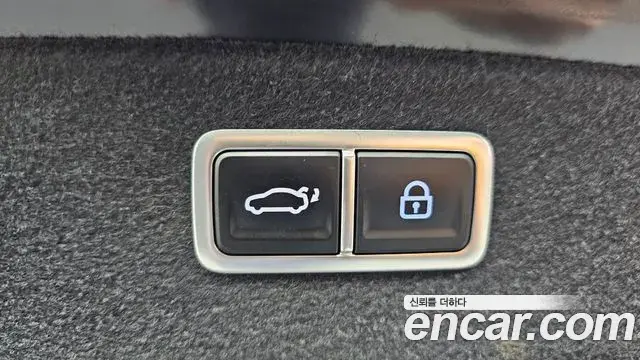 Genesis Electrified G80 2022 — Photo 17/20