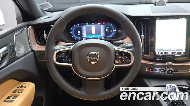 Volvo XC60 2025 — Photo 11/20