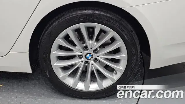 BMW 5 Series 2020 — Photo 18/20