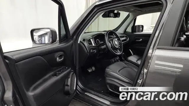 Jeep Renegade 2019 — Photo 12/20