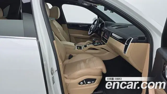Porsche Cayenne 2019 — Фото 11/20