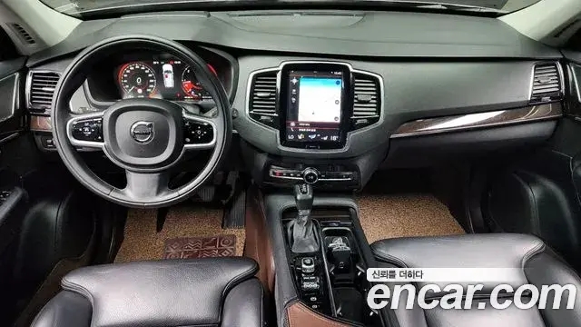 Volvo XC90 2018 — ფოტო 17/20