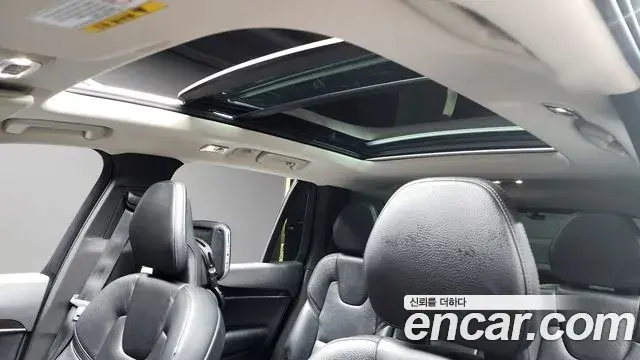 Volvo XC90 2018 — ფოტო 18/20