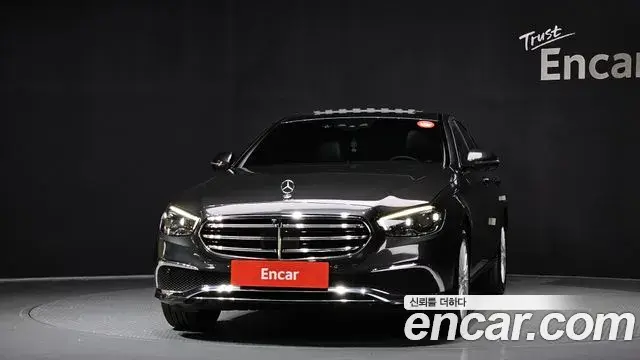 Mercedes-Benz E-Class 2021 — ფოტო 17/20