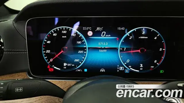 Mercedes-Benz E-Class 2021 — ფოტო 14/20