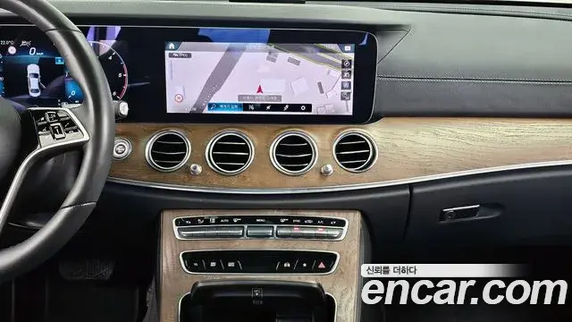 Mercedes-Benz E-Class 2021 — ფოტო 13/20