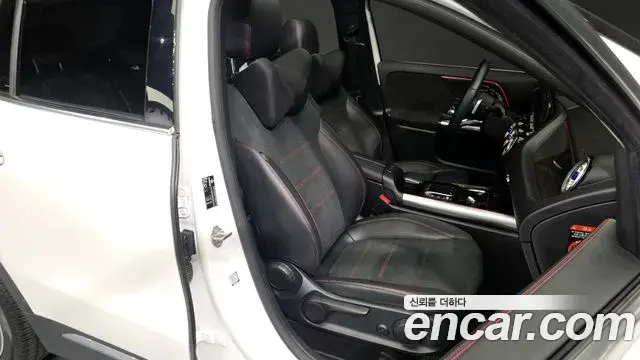 Mercedes-Benz GLA-Class 2022 — Photo 3/20