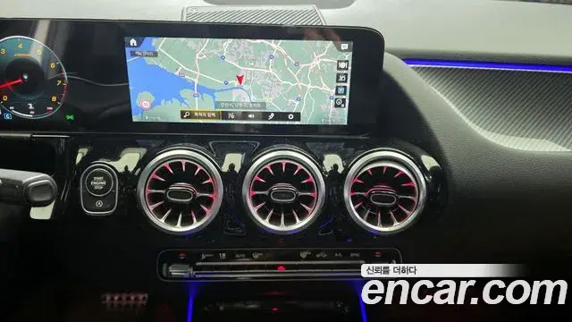 Mercedes-Benz GLA-Class 2022 — Photo 16/20