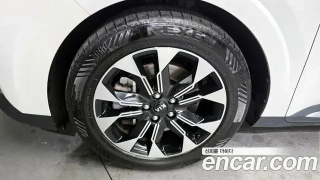Kia Carnival 2020 — ფოტო 17/20