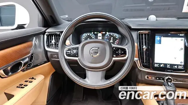 Volvo S90 2019 — Photo 15/20