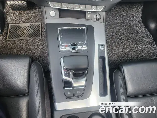 Audi Q5 2020 — Photo 18/20
