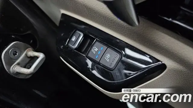 Kia Carnival 2021 — Фото 18/20